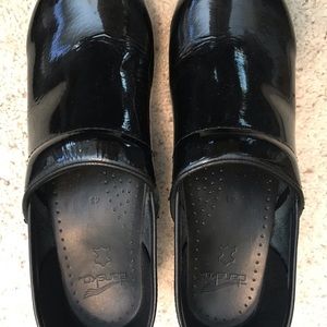 Dansko shiny black clog. Size 43